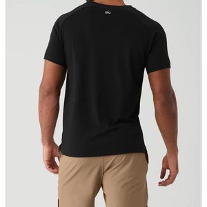 Alo Yoga The Triumph Crewneck Tee